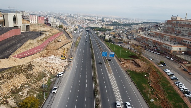 BÜYÜKŞEHİR’DEN OKULLAR BÖLGESİNE ÜST GEÇİT 